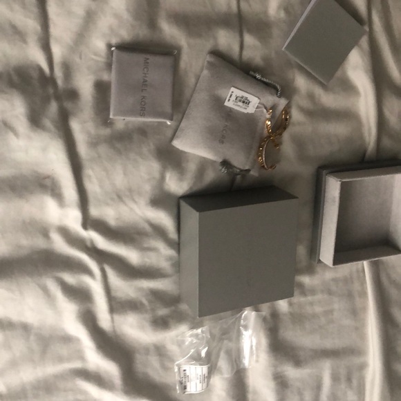 Brand New With Tags never used never worn - Picture 5 of 6